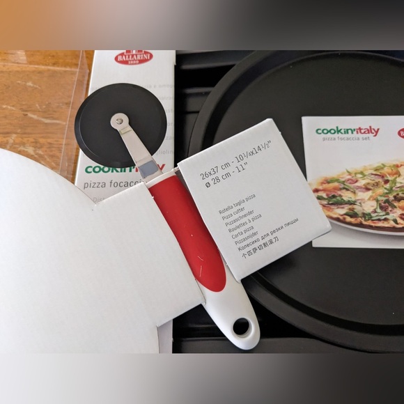 Ballarini Cookin’Italy 3-Pc Non-Stick Pizza Pan Set w/cutter (made in Italy) - Picture 8 of 8